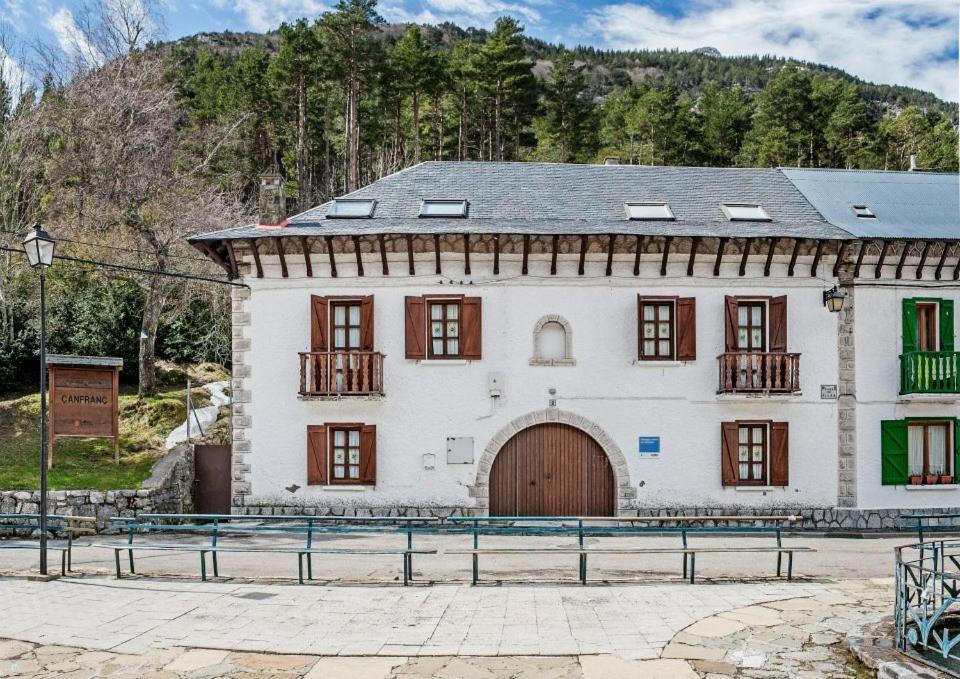 Albergue De Canfranc Estacion Extérieur photo