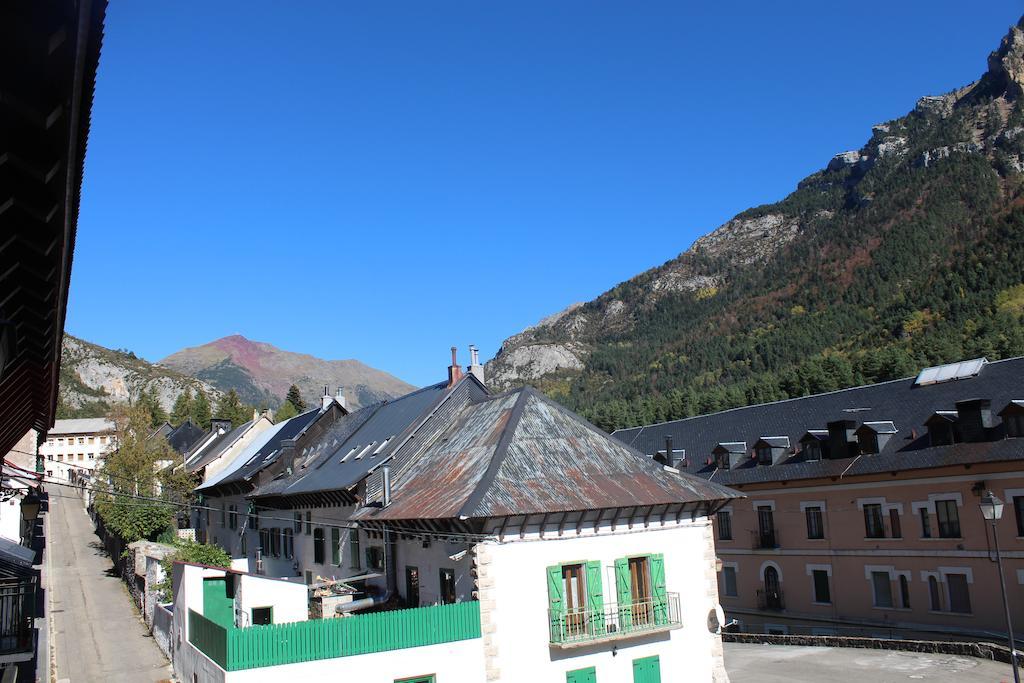 Albergue De Canfranc Estacion Chambre photo
