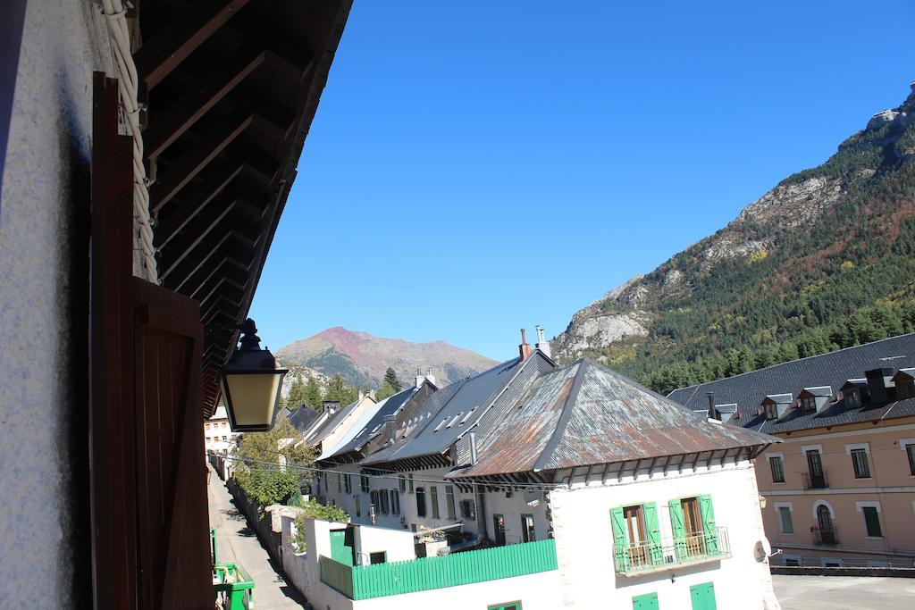 Albergue De Canfranc Estacion Chambre photo